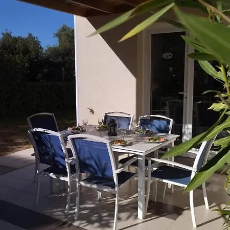Holiday home Maison Duplex 2 Chambres, Avec Jardin, 800m *