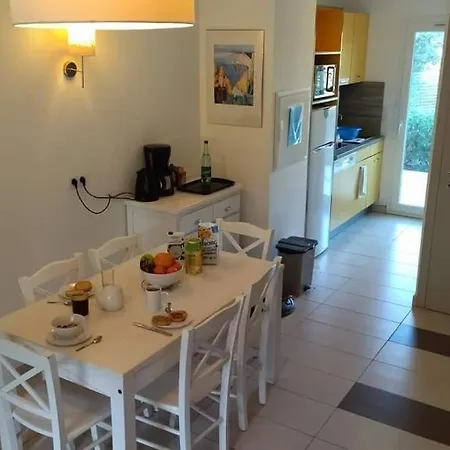 Maison Duplex 2 Chambres, Avec Jardin, 800m